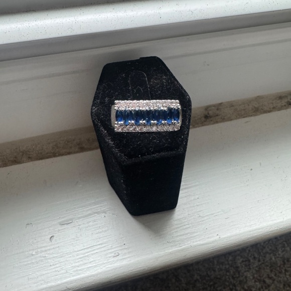 GLAMOUR ENGAGEMENT RING SIZE 10 - Picture 2 of 7